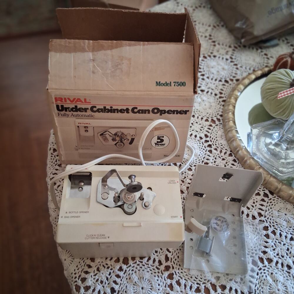 Rival Under cabinet can opener model 7500 vintage in box w/hardware works